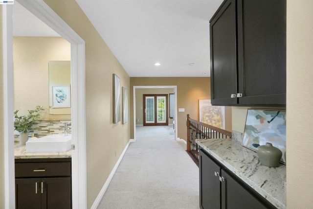 5922 Charter Oaks Dr, Castro Valley, CA 94552