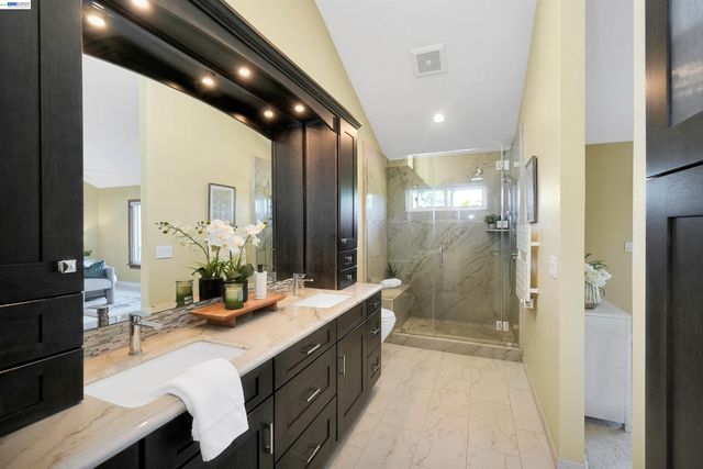 5922 Charter Oaks Dr, Castro Valley, CA 94552