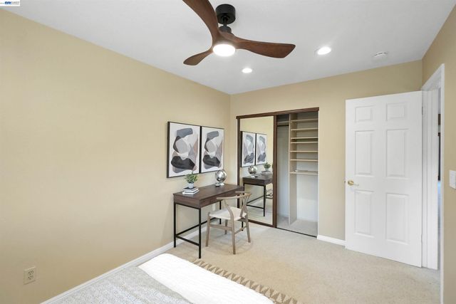 5922 Charter Oaks Dr, Castro Valley, CA 94552