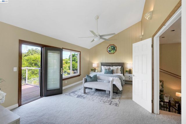 5922 Charter Oaks Dr, Castro Valley, CA 94552