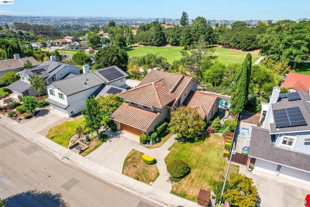 5922 Charter Oaks Dr, Castro Valley, CA 94552