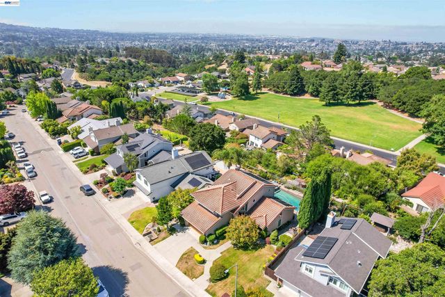 5922 Charter Oaks Dr, Castro Valley, CA 94552