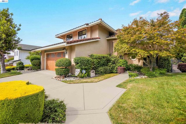 5922 Charter Oaks Dr, Castro Valley, CA 94552