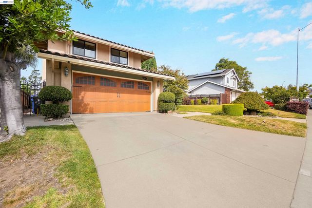 5922 Charter Oaks Dr, Castro Valley, CA 94552