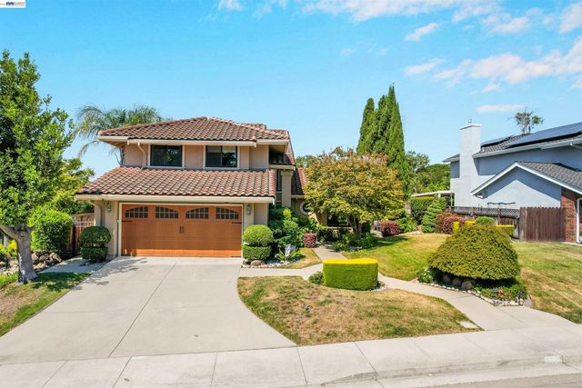 5922 Charter Oaks Dr, Castro Valley, CA 94552