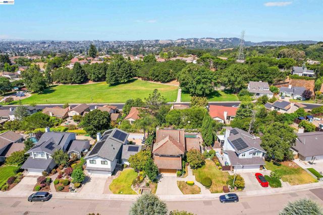 5922 Charter Oaks Dr, Castro Valley, CA 94552