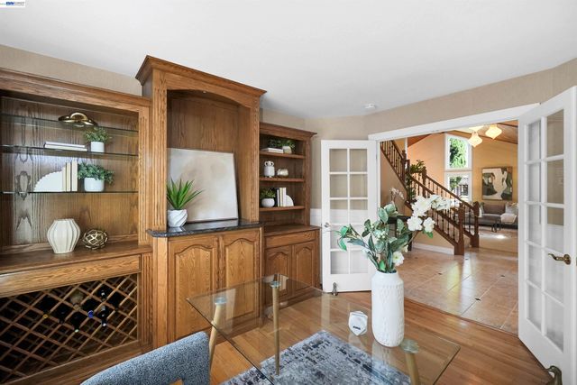 5922 Charter Oaks Dr, Castro Valley, CA 94552