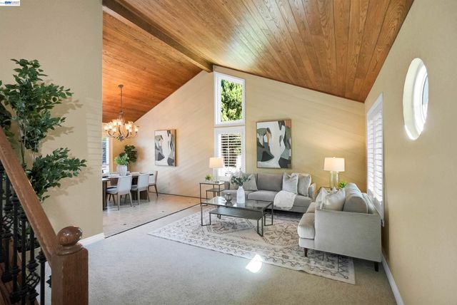 5922 Charter Oaks Dr, Castro Valley, CA 94552