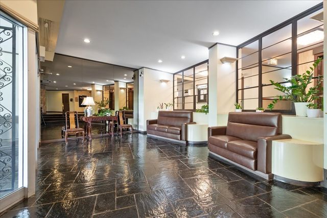6833 N Kedzie Avenue 701, Chicago, IL 60645