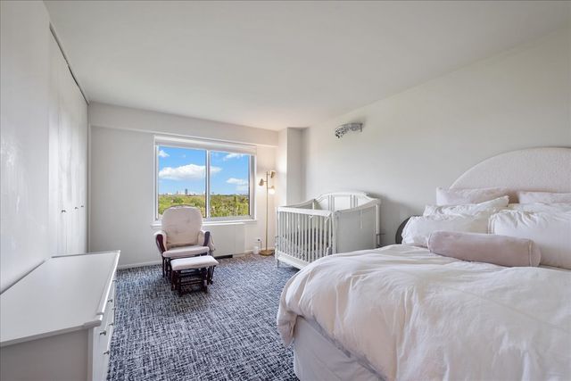 6833 N Kedzie Avenue 701, Chicago, IL 60645