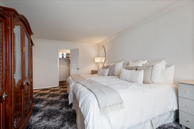 6833 N Kedzie Avenue 701, Chicago, IL 60645