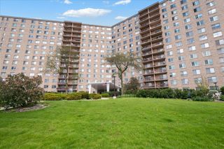 6833 N Kedzie Avenue 701, Chicago, IL 60645