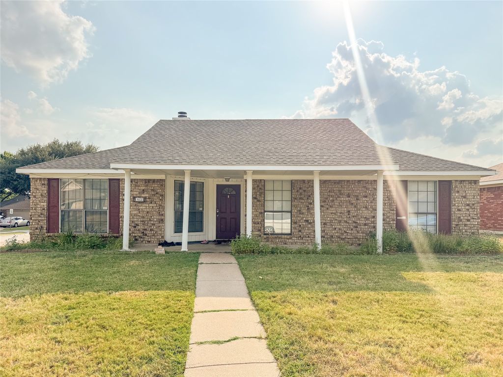 1602 Autumn Breeze Lane, Lewisville, TX 75077