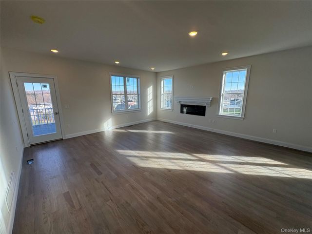 34 Dartmouth Drive, Poughkeepsie, NY 12603