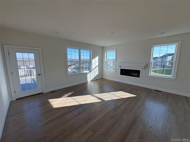 34 Dartmouth Drive, Poughkeepsie, NY 12603