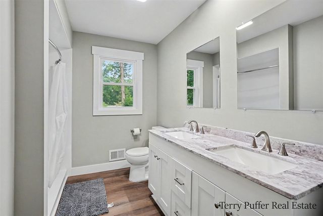 1107 Lancelot Drive, Muskegon, MI 49445