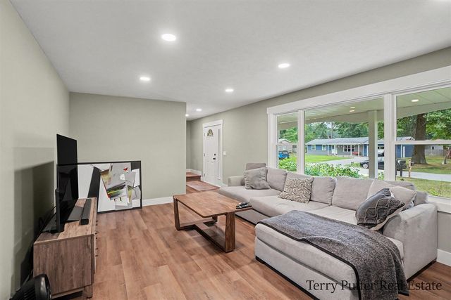 1107 Lancelot Drive, Muskegon, MI 49445