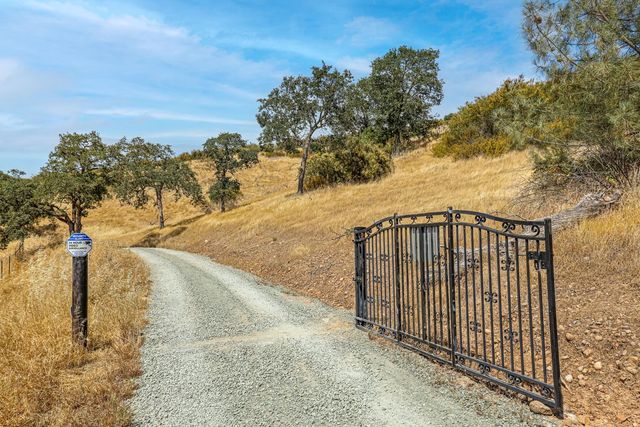 3049 Patriot Way, Valley Springs, CA 95252