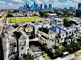 114 Heights Boulevard E, Houston, TX 77007