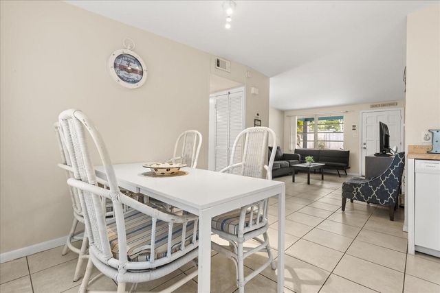 1595 HOWARD PLACE A & B, Largo, FL 33770