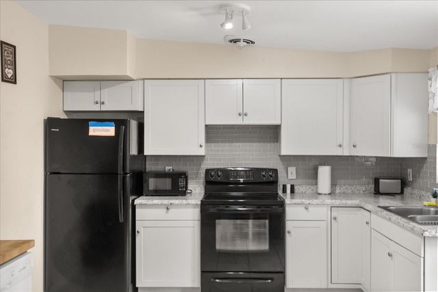 1595 HOWARD PLACE A & B, Largo, FL 33770