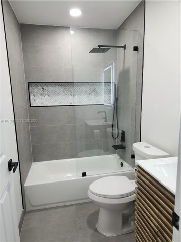 8615 SW 15th St, Pembroke Pines, FL 33025