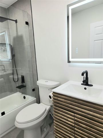 8615 SW 15th St, Pembroke Pines, FL 33025