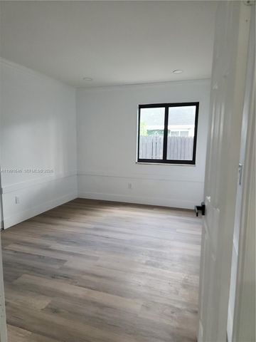 8615 SW 15th St, Pembroke Pines, FL 33025