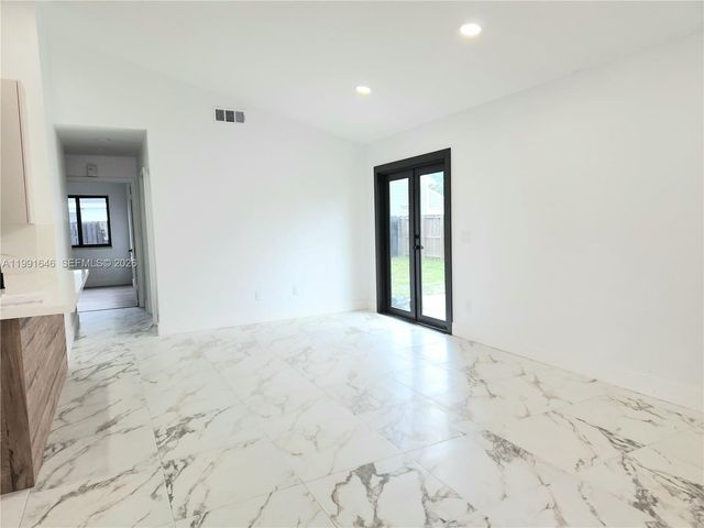 8615 SW 15th St, Pembroke Pines, FL 33025