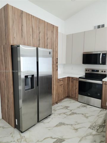 8615 SW 15th St, Pembroke Pines, FL 33025