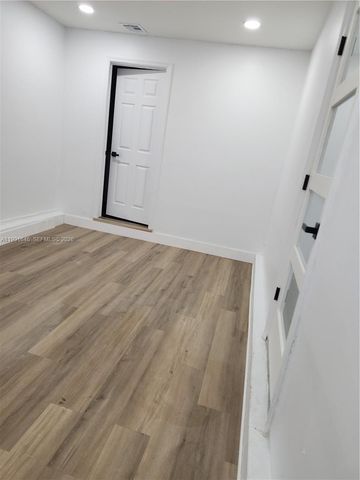 8615 SW 15th St, Pembroke Pines, FL 33025