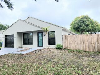 8615 SW 15th St, Pembroke Pines, FL 33025