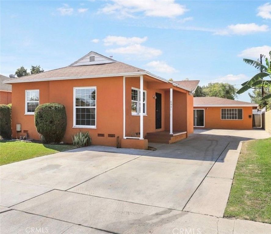 6933 Belhurst Avenue, Long Beach, CA 90805