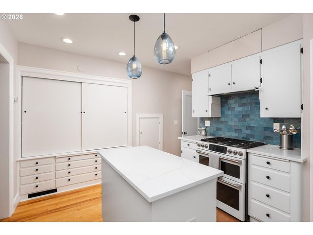 8952 Sw 25TH Ave, Portland, OR 97219