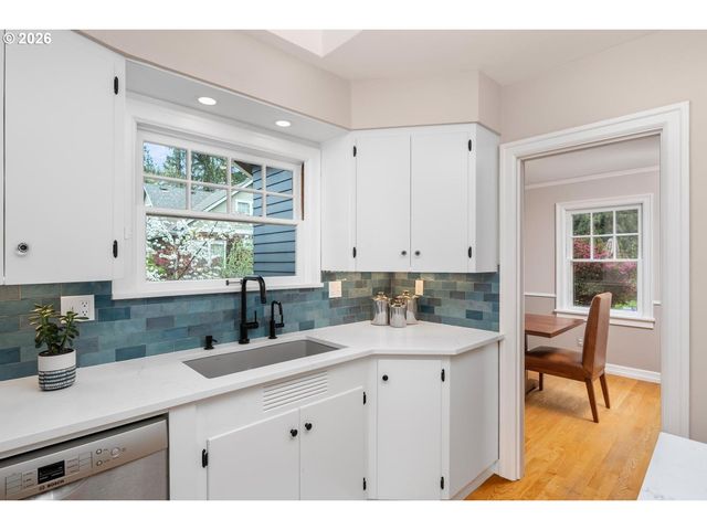 8952 Sw 25TH Ave, Portland, OR 97219