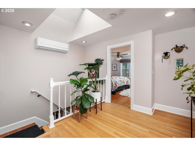 8952 Sw 25TH Ave, Portland, OR 97219