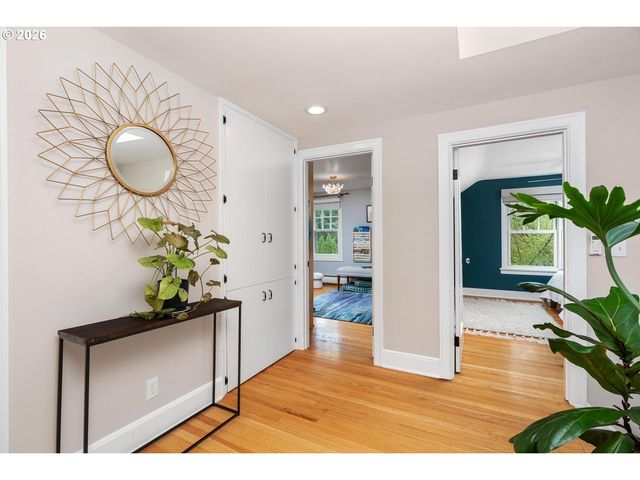 8952 Sw 25TH Ave, Portland, OR 97219