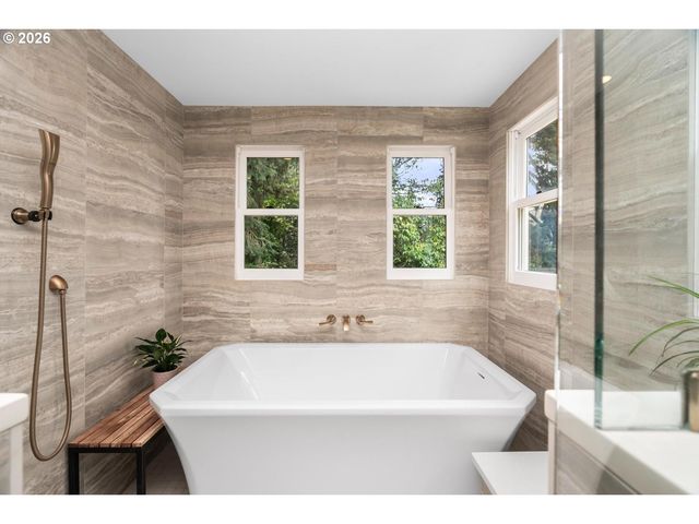 8952 Sw 25TH Ave, Portland, OR 97219