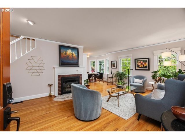 8952 Sw 25TH Ave, Portland, OR 97219