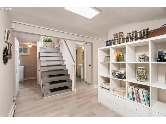 8952 Sw 25TH Ave, Portland, OR 97219