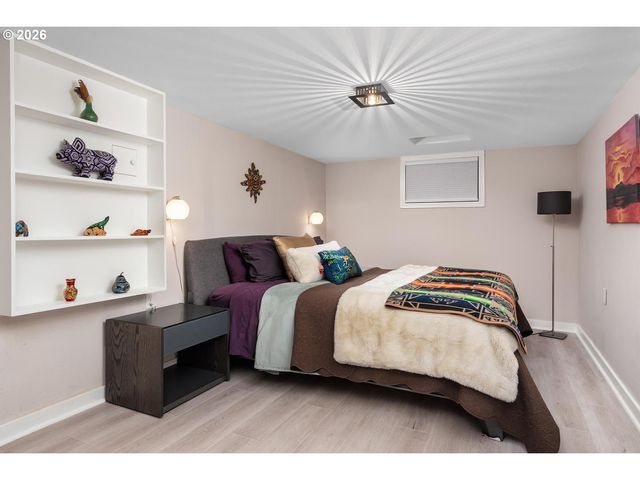 8952 Sw 25TH Ave, Portland, OR 97219