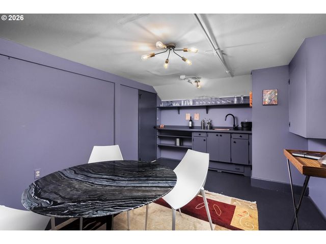 8952 Sw 25TH Ave, Portland, OR 97219