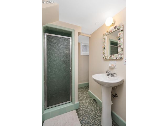 8952 Sw 25TH Ave, Portland, OR 97219