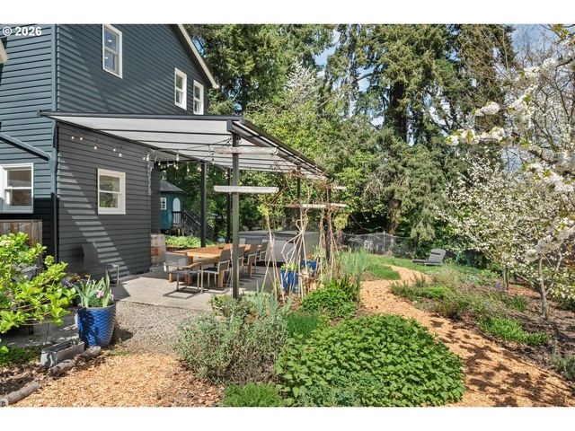 8952 Sw 25TH Ave, Portland, OR 97219