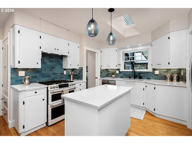 8952 Sw 25TH Ave, Portland, OR 97219