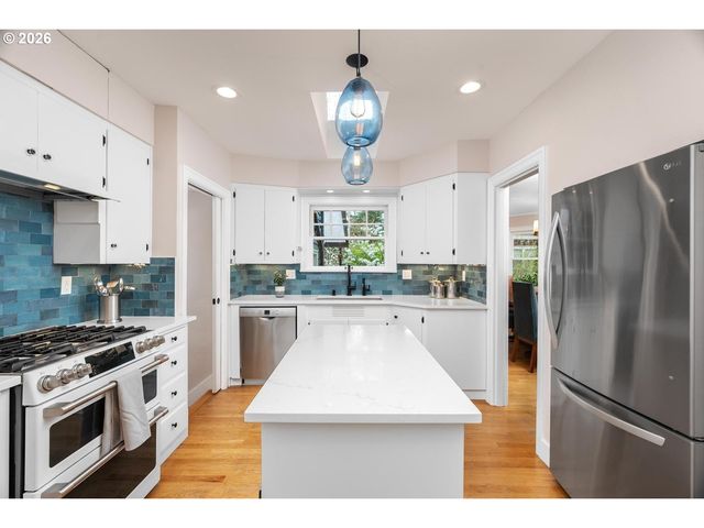 8952 Sw 25TH Ave, Portland, OR 97219