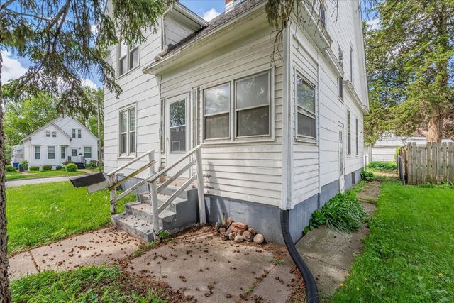 706 N Howell Street, Davenport, IA 52802
