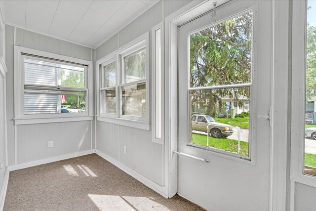 706 N Howell Street, Davenport, IA 52802