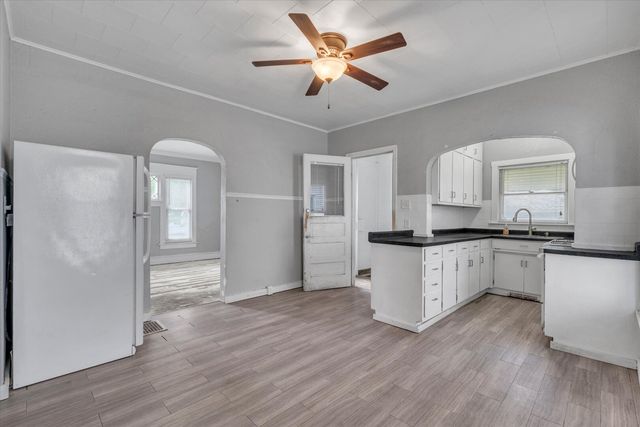 706 N Howell Street, Davenport, IA 52802