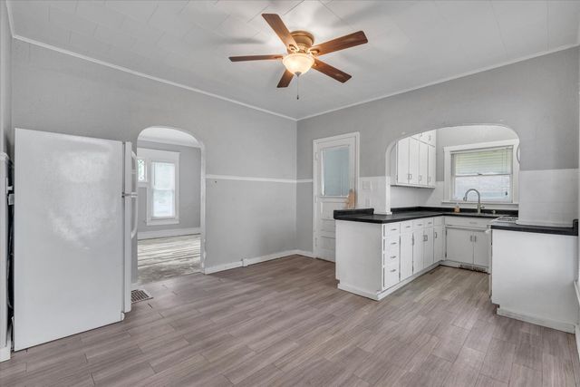 706 N Howell Street, Davenport, IA 52802